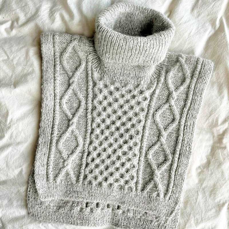 Dagmar Neck fra PetiteKnit (Opskrift i fysisk papirudgave)