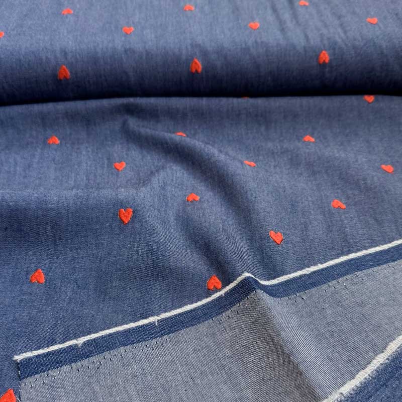 Denim med broderede hjerter, mellemblå - KreStoffer
