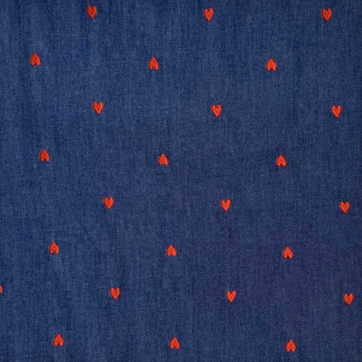 Denim med broderede hjerter mellemblå