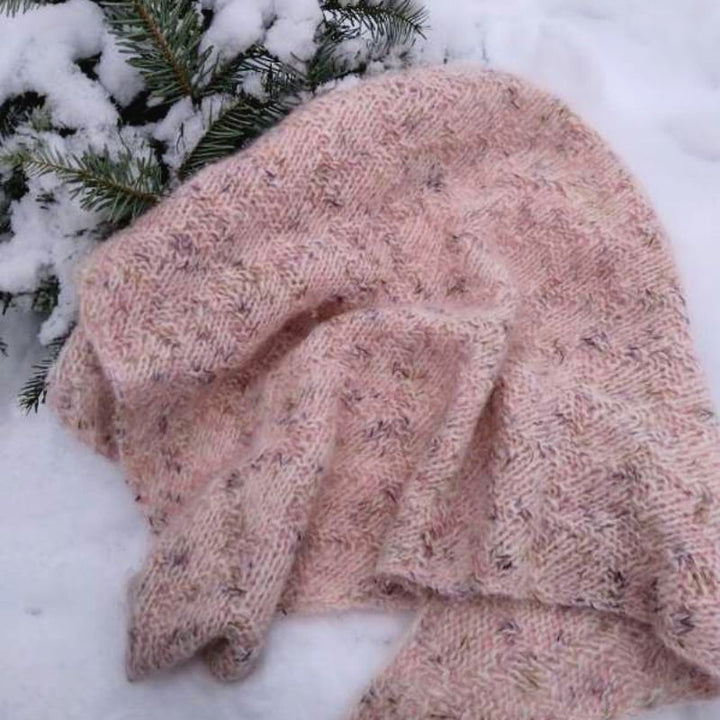 Strikkekit Diamant Shawl fra NORDIC KNIT HOUSE i Bella garn