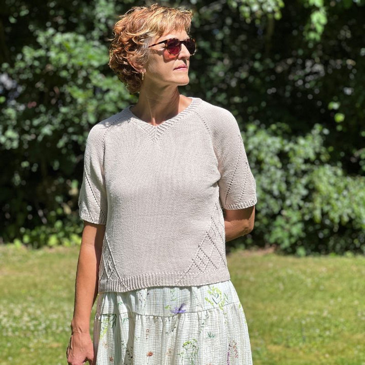 Strikkekit Diamond Line Tee V-neck fra Siersknit i Maja garn