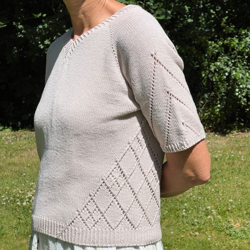 Diamond Line Tee V-neck fra Siersknit i Maja garn