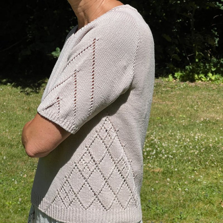 Strikkekit Diamond Line Tee V-neck fra Siersknit i Maja garn