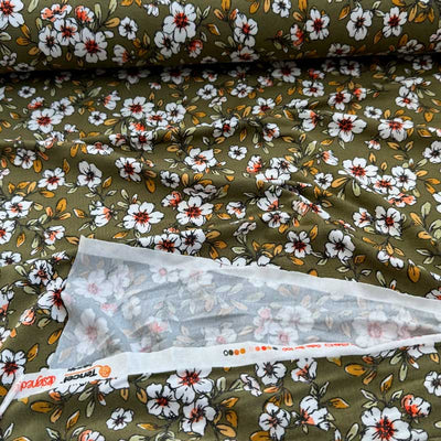 Digital viscose jersey med små hvide blomster - KreStoffer