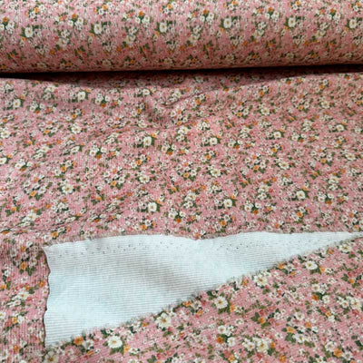 Drop needle rib jersey med små blomster på lyserød bund