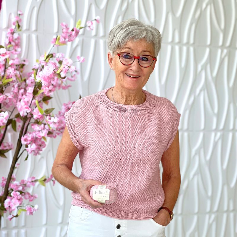 Strikkekit T-shirt med skrånende skuldre i perlestrik i Edith garn