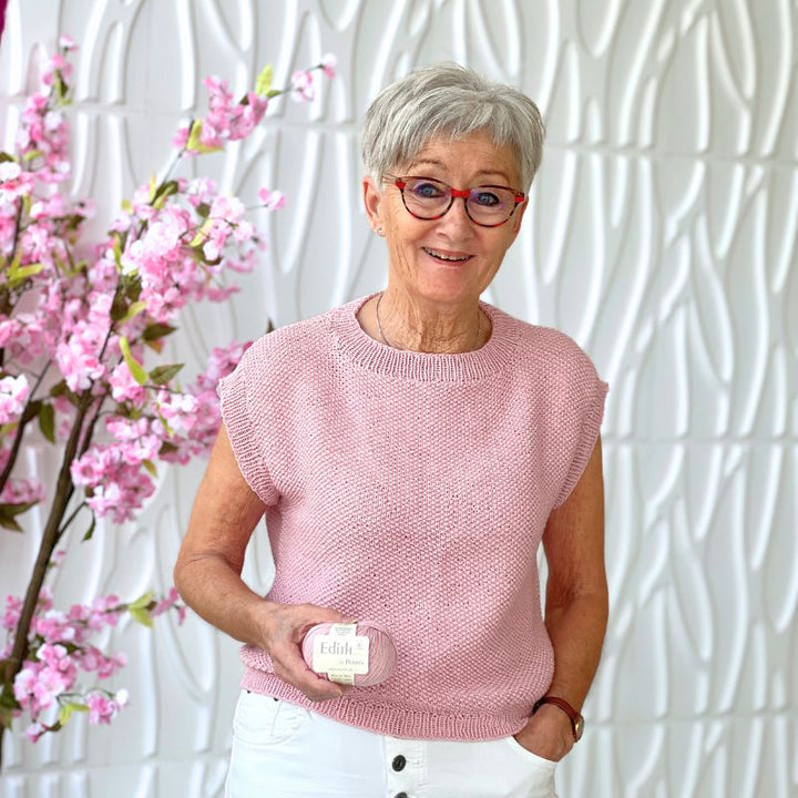 Strikkekit T-shirt med skrånende skuldre i perlestrik i Edith garn