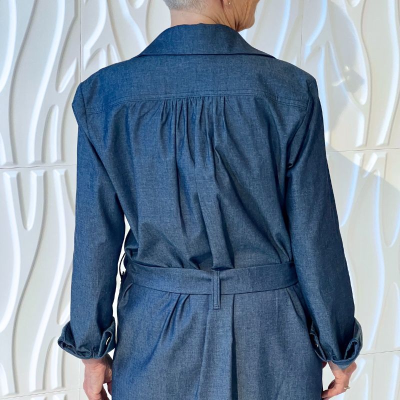 Ensfarvet bomuld chambray denim look i mørkeblå - KreStoffer