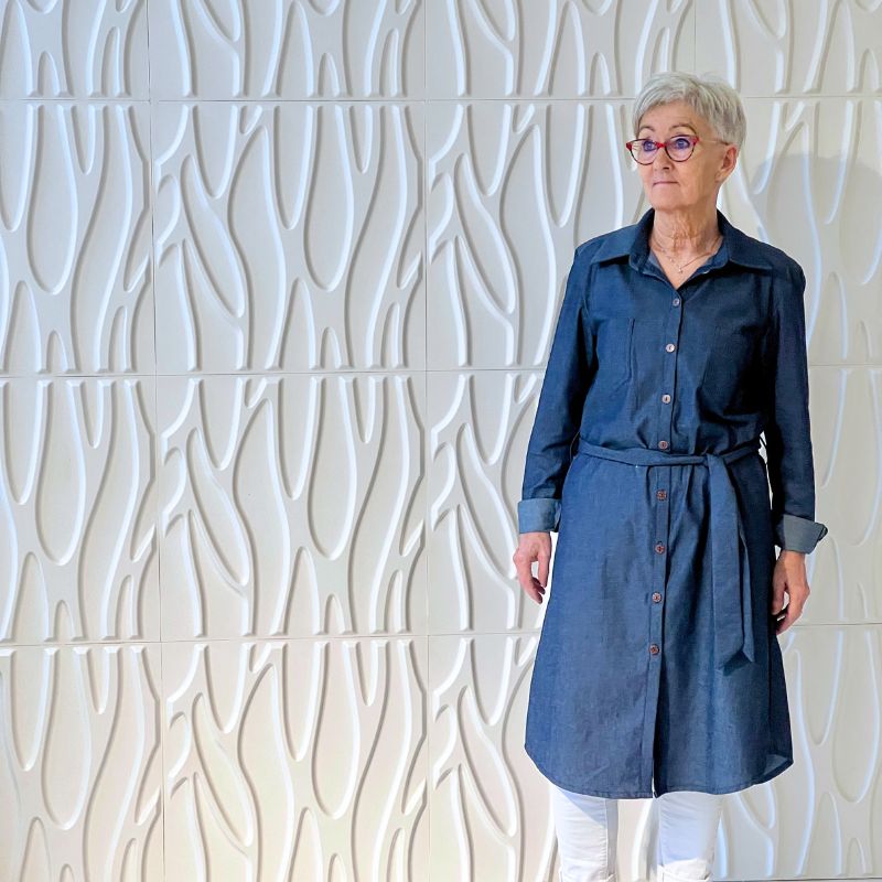 Ensfarvet bomuld chambray denim look i mørkeblå - KreStoffer