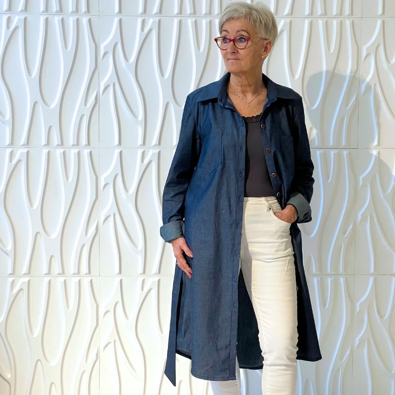 Ensfarvet bomuld chambray denim look i mørkeblå - KreStoffer