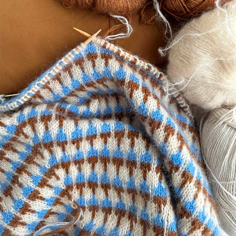 Facet sweater fra Le Knit (Opskrift i fysisk papirudgave)