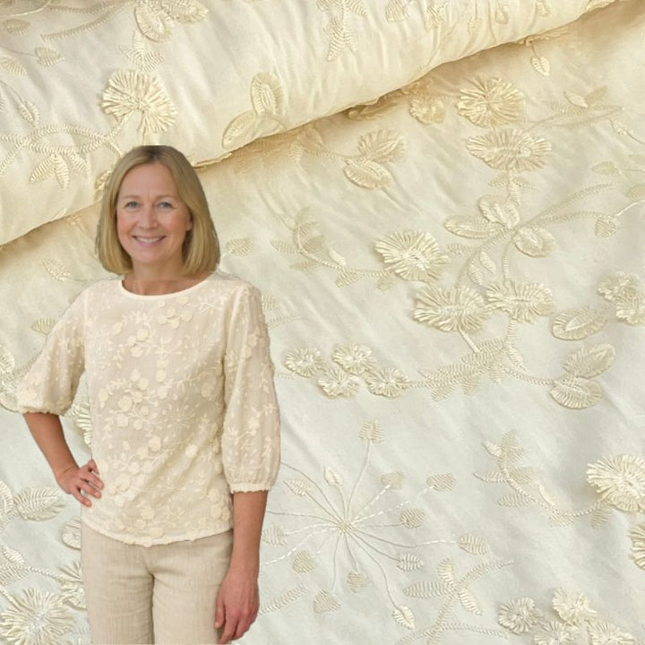 Line2Line B1267 Bluse med rund hals og slids foran