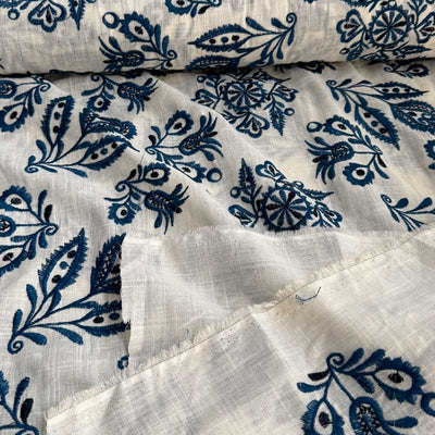 Fast bomuld med broderi i blå - KreStoffer