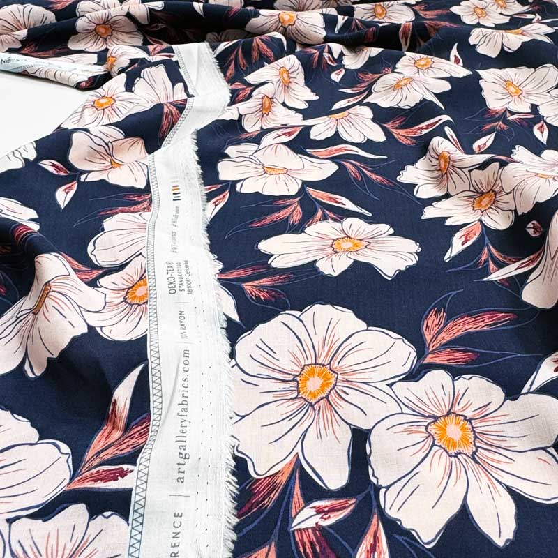 Fast Rayon med tonede blomstrer i skumring - KreStoffer