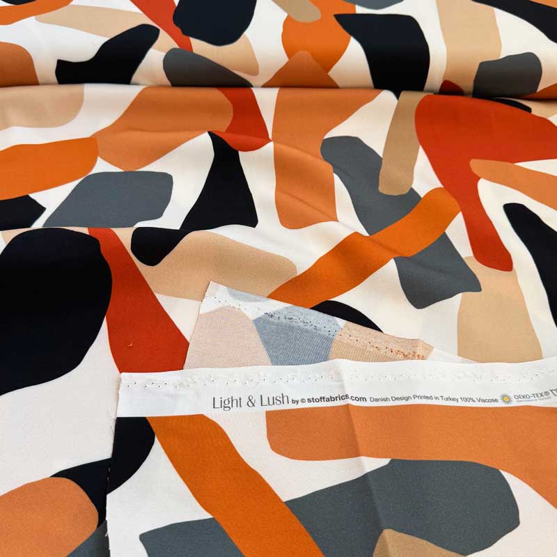 Fast viscose med abstrakt print - KreStoffer