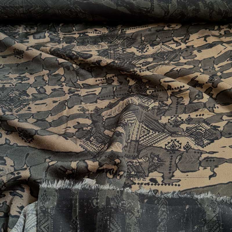 Fast viscose satin med abstrakt mønster