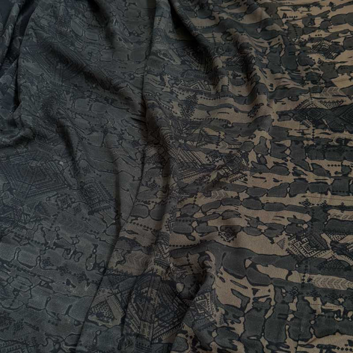 Fast viscose satin med abstrakt mønster