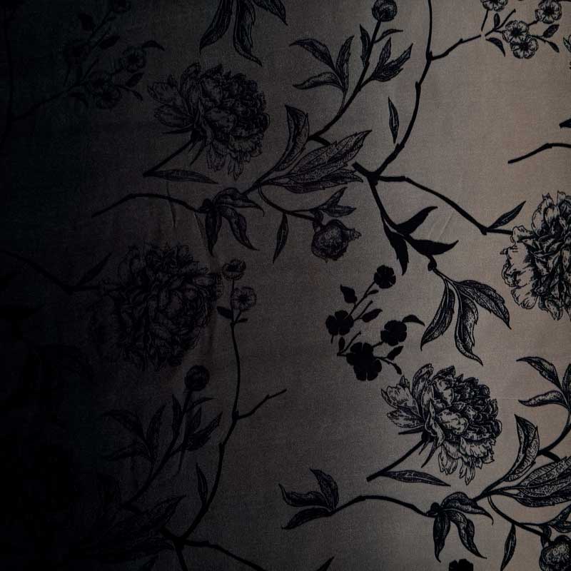 Fast viscose satin med blomster grene