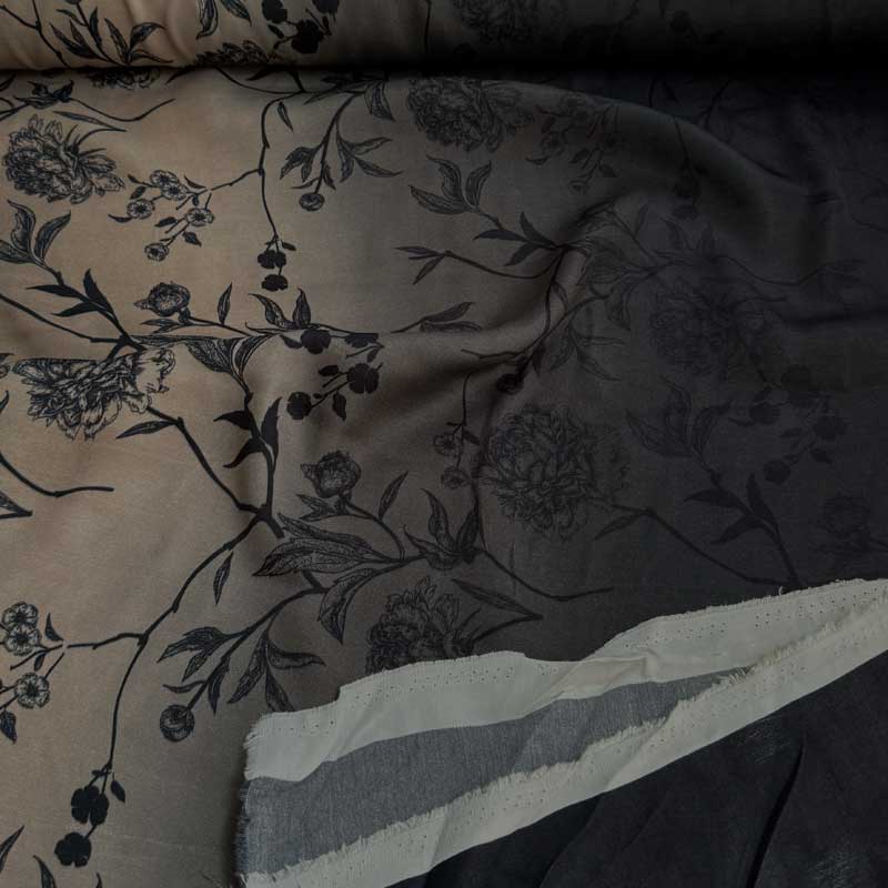 Fast viscose satin med blomster grene