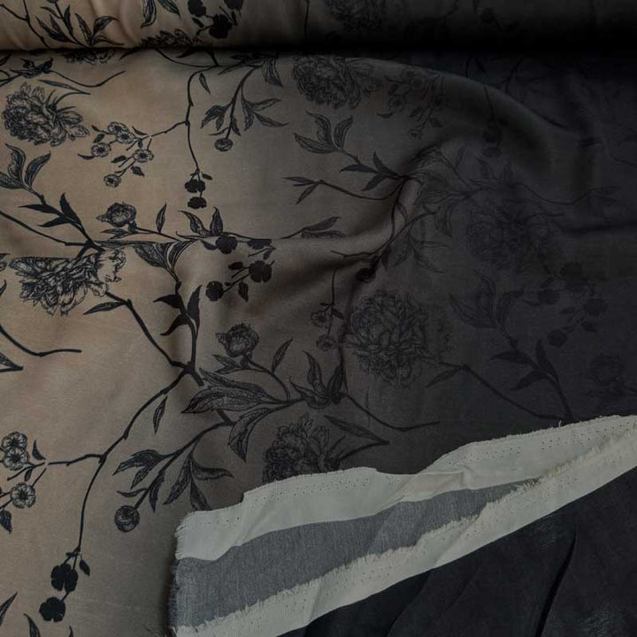 Fast viscose satin med blomster grene