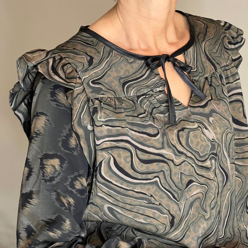 Fast viscose satin med organisk mønster