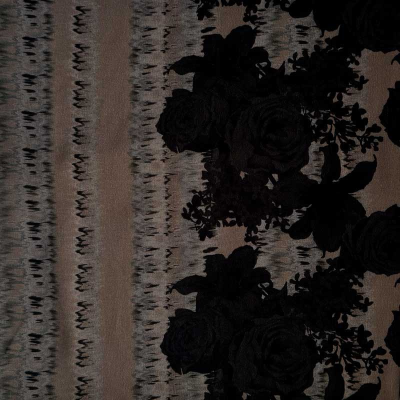 Fast viscose satin med roser i kanten - KreStoffer