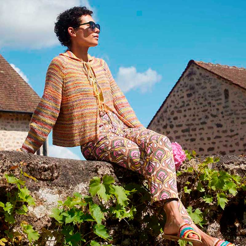 Strikkekit Floral Centerpiece cardigan i Footprints garn fra LANG Yarns