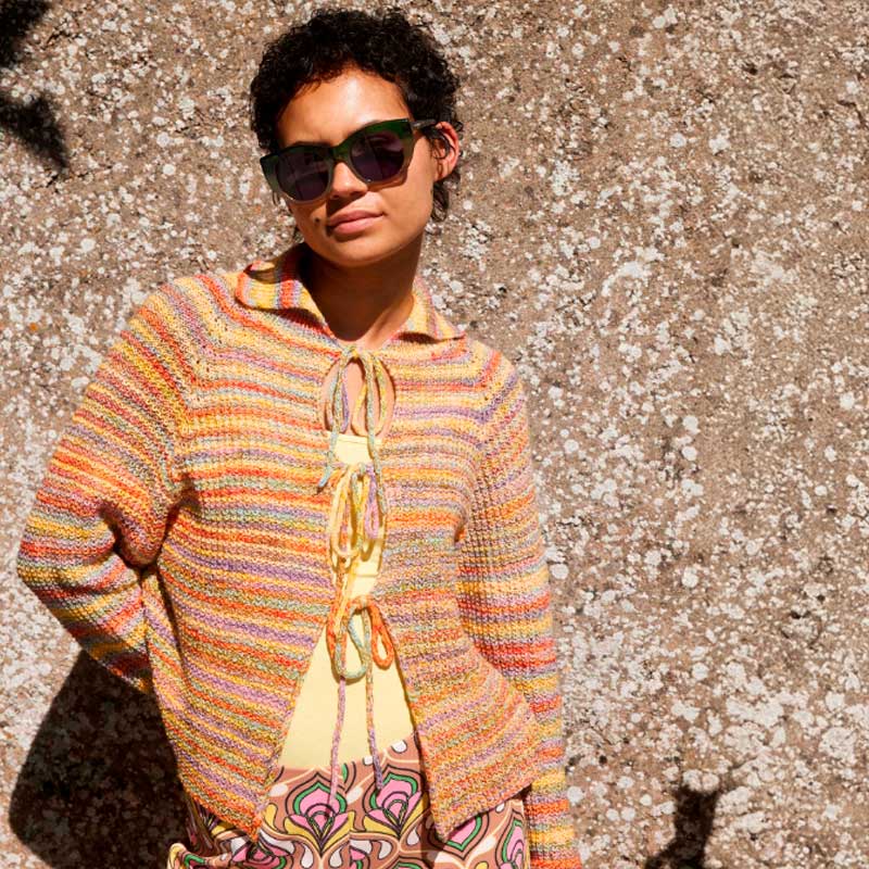 Strikkekit Floral Centerpiece cardigan i Footprints garn fra LANG Yarns
