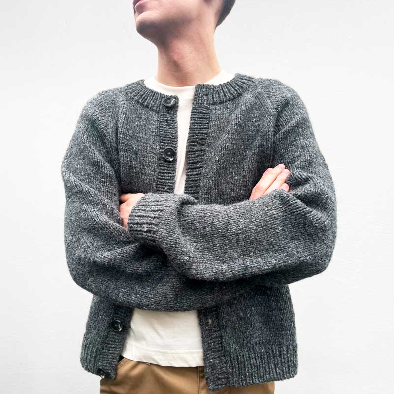 Strikkekit Foundation Cardigan Man fra Le Knit i Fritidsgarn