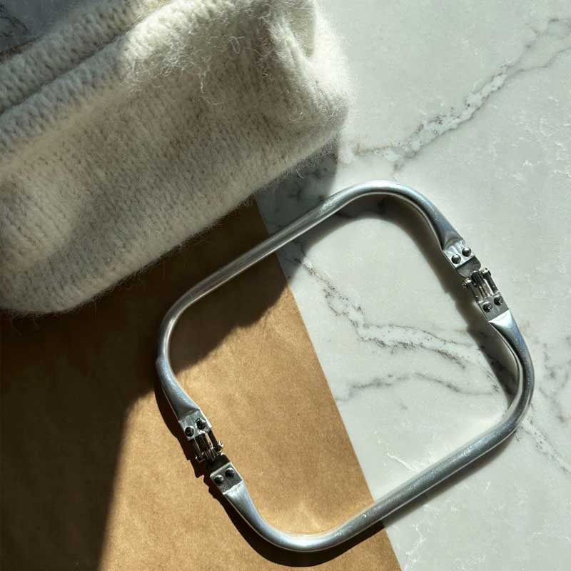 Frame til lille Clutch fra PetiteKnit