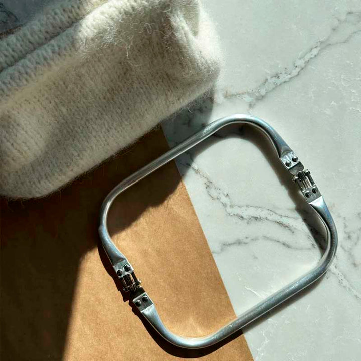 Frame til lille Clutch fra PetiteKnit