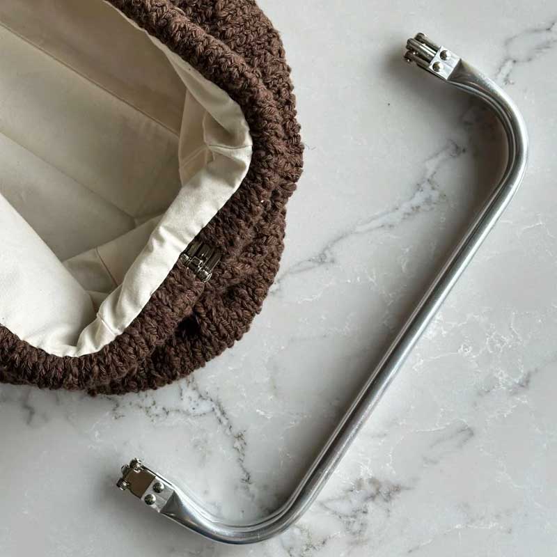 Frame til stor Clutch fra PetiteKnit