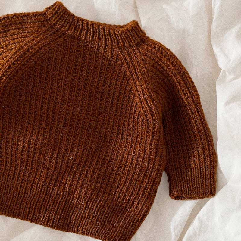 Strikkekit Friday Sweater Baby fra PetiteKnit i Sunday Garn