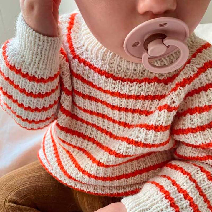Strikkekit Friday Sweater Baby fra PetiteKnit i Sunday Garn