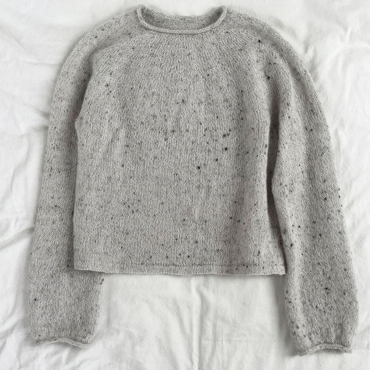 Strikkekit Plain Yoke Blouse fra Le Knit i Tynd Silk Mohair &amp; Alpakka Følgetråd