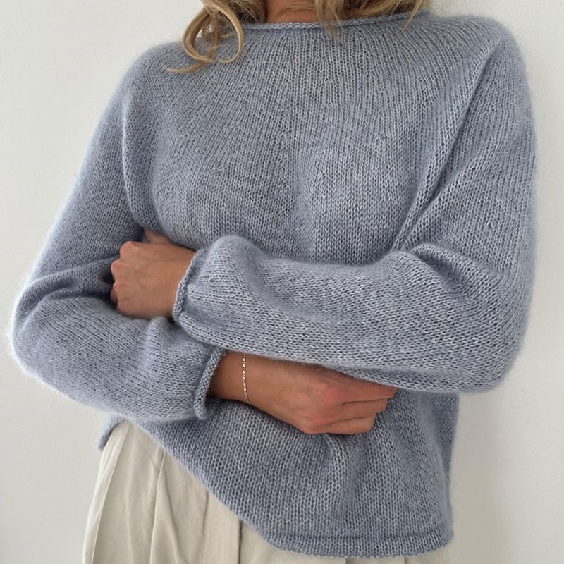 Garnpakke Plain Yoke Blouse fra Le Knit i Tynd Silk Mohair & Alpakka Følgetråd - KreStoffer