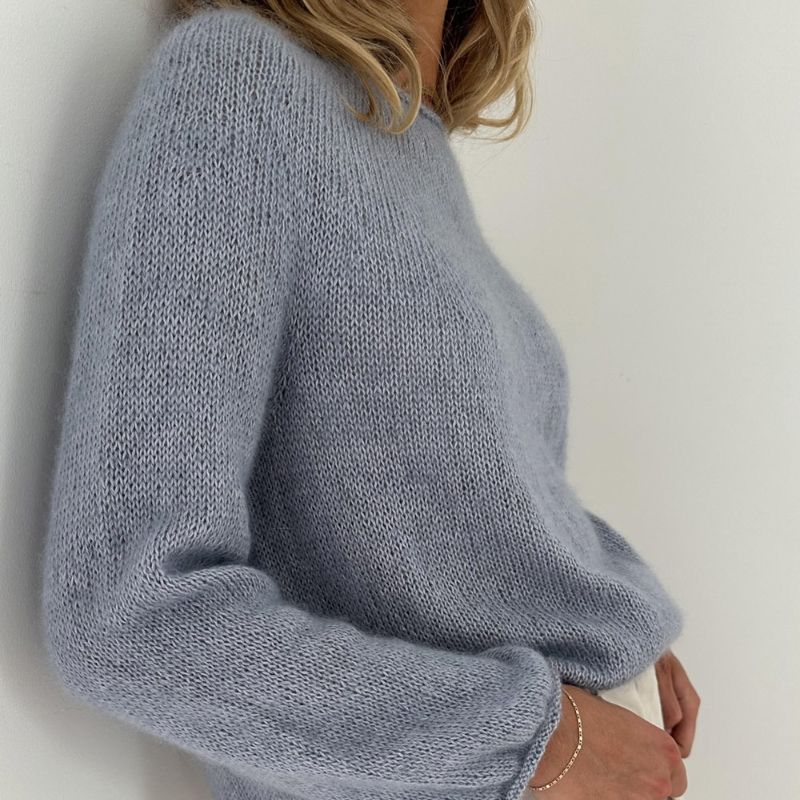 Strikkekit Plain Yoke Blouse fra Le Knit i Tynd Silk Mohair &amp; Alpakka Følgetråd