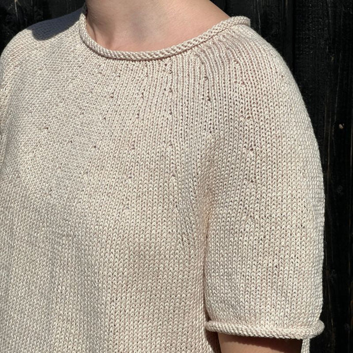 Strikkekit Plain Yoke Tee 20 fra Le Knit i Line garn