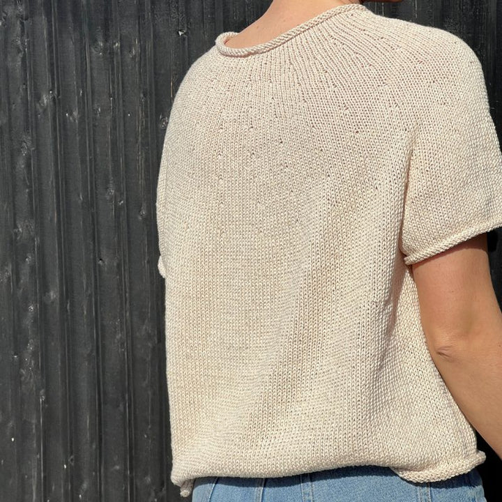 Strikkekit Plain Yoke Tee 20 fra Le Knit i Line garn