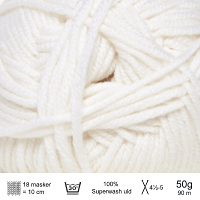Strikkekit Selmas Sovedragt fra PetiteKnit i Extrafine Merino 90