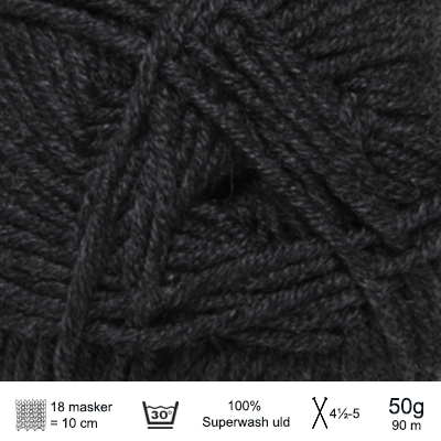 Strikkekit Selmas Sovedragt fra PetiteKnit i Extrafine Merino 90