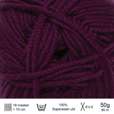 Strikkekit Selmas Sovedragt fra PetiteKnit i Extrafine Merino 90
