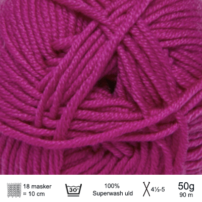 Strikkekit Selmas Sovedragt fra PetiteKnit i Extrafine Merino 90