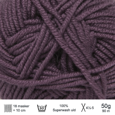 Strikkekit Selmas Sovedragt fra PetiteKnit i Extrafine Merino 90