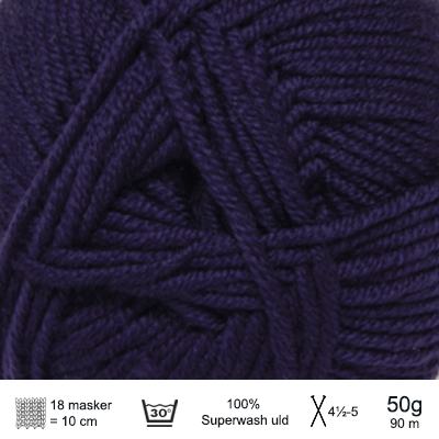 Strikkekit Selmas Sovedragt fra PetiteKnit i Extrafine Merino 90