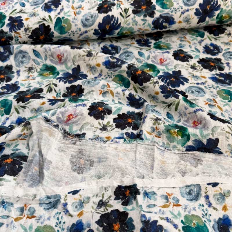 Gauze med blomster i blå og grøn