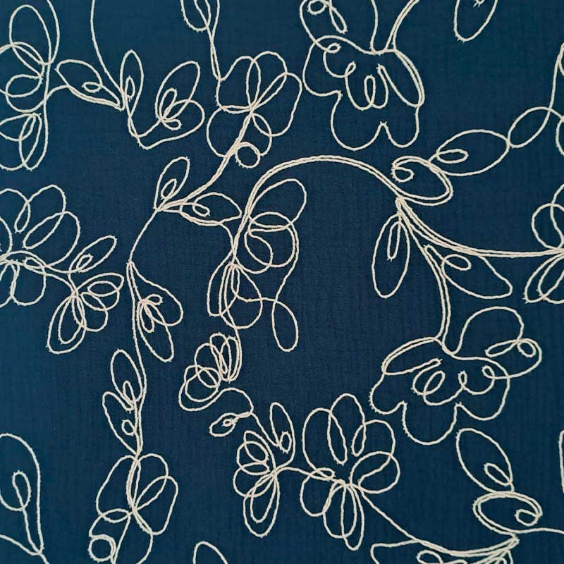 Gauze med broderet blomster blå