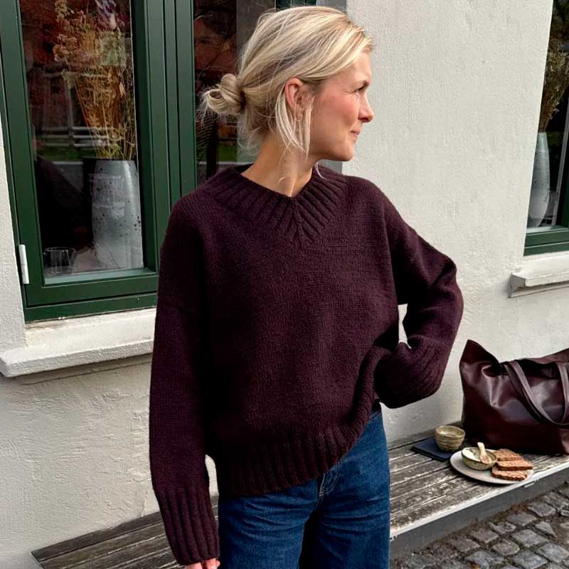 Strikkekit Hannah Sweater V-Neck fra PetiteKnit i Atlas garn