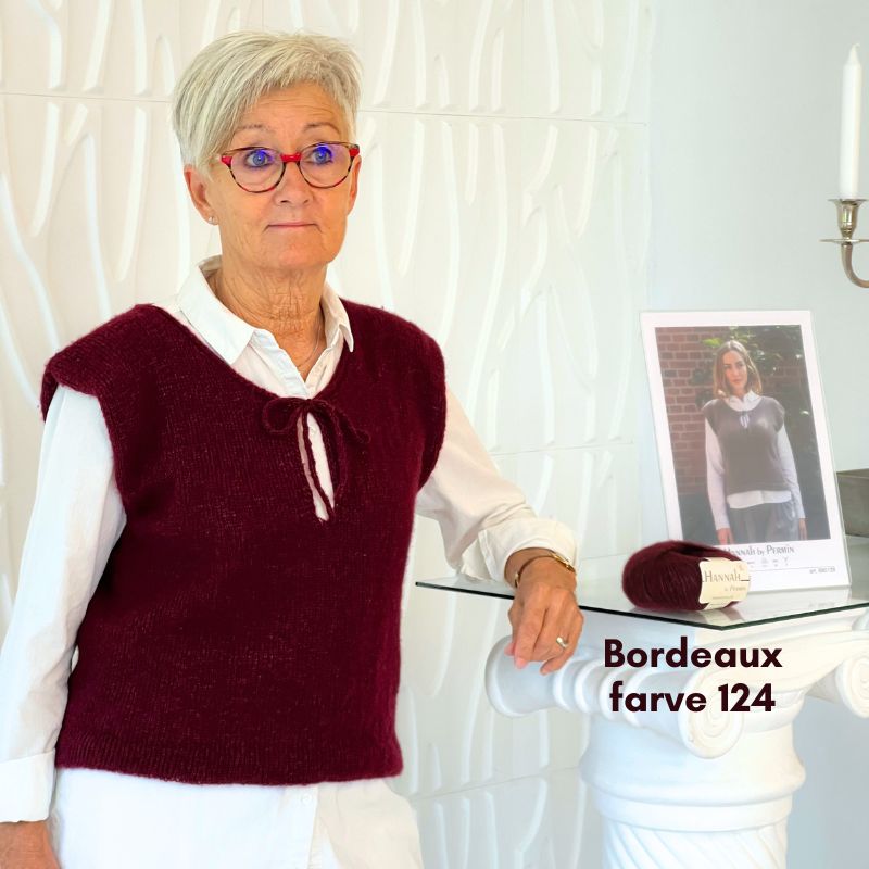 Strikkekit Vest med slids i halsen og bindebånd fra Permin