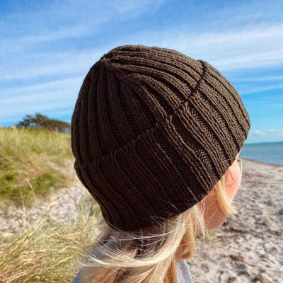 Strikkekit Hipsterhuen fra PetiteKnit i Double Sunday